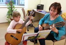 Gitarrenunterricht mit Josefine